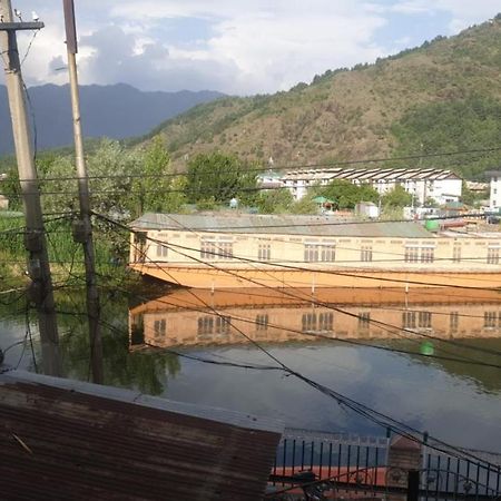 Lake Boulevard Guest House Srīnagar Екстериор снимка